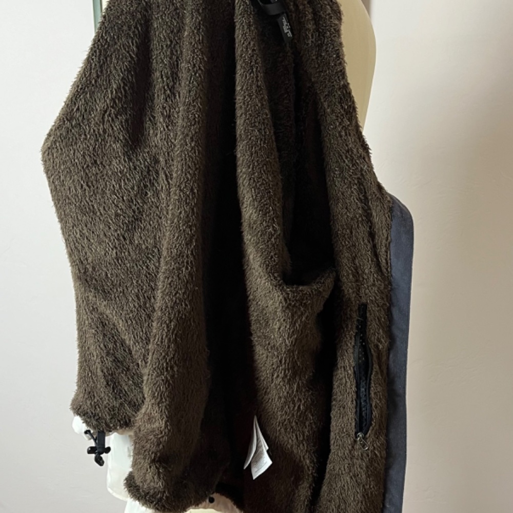 Mountain Hardware S/P white conduit soft shell lined jacket - Picture 8 of 11